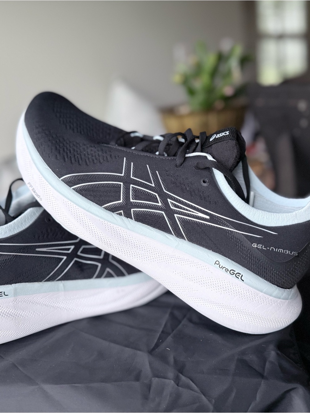 Asics Gel Nimbus 25 Womens Black/White with Light Blue - Picture 1 of 6